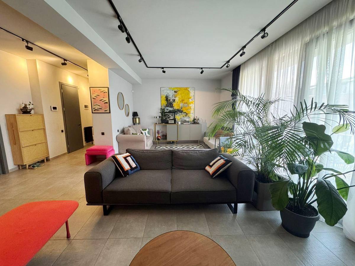 Apartment, Bagebi