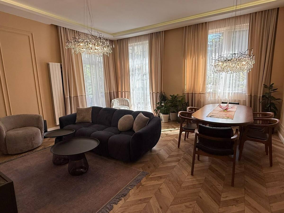 Apartment, Vake