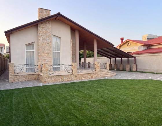 House, Dighomi Massive